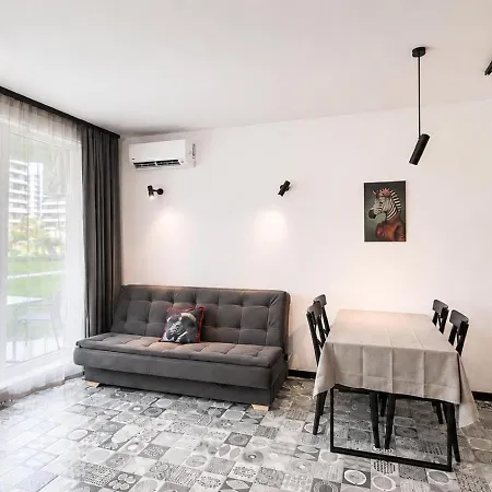 Park 1br W/yard & Heated Mineral Pool * Varna